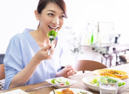 マウスピース型矯正による矯正治療中の食事の痛みや食べ物の注意点