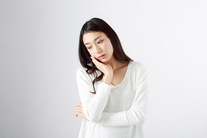 大人の受け口の治し方|歯列矯正の費用や自分でできるトレーニングを紹介