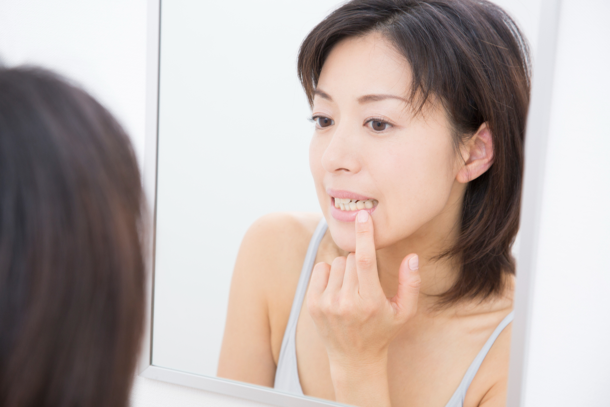 歯が人より小さいのはなぜ？矮小歯の原因・放置リスク・治療法を解説