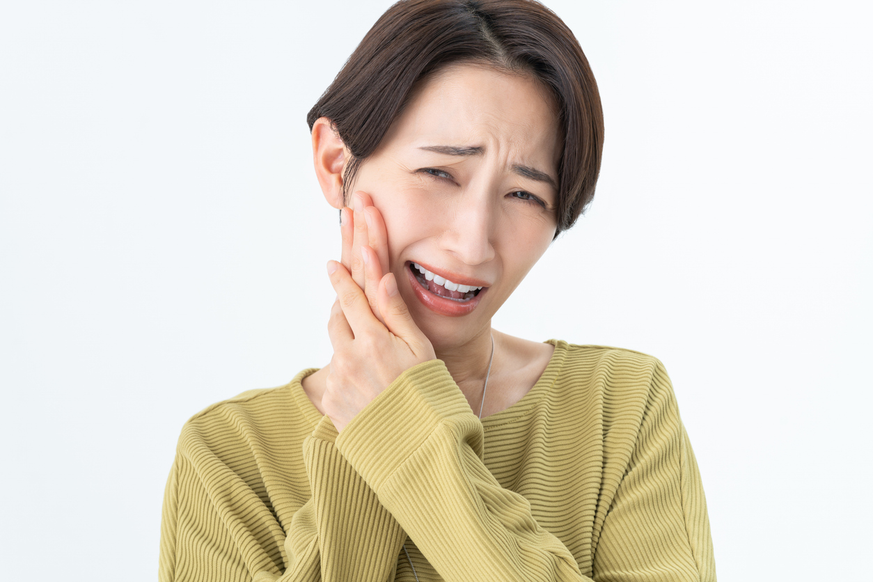 ひどい虫歯の抜歯費用はいくら？治療の流れ・リスク・費用を抑える方法までわかりやすく解説