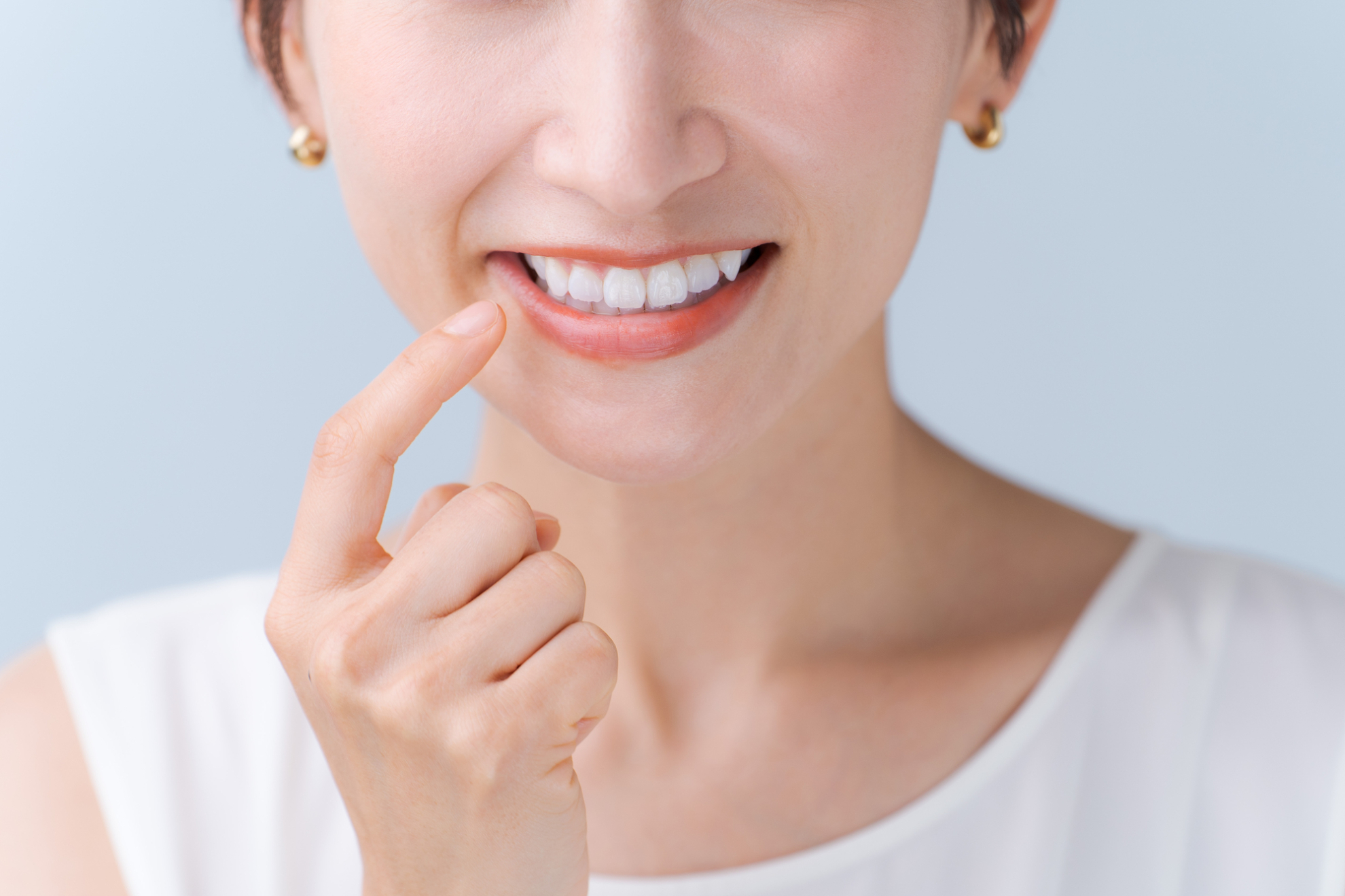 歯並びの悪さはどこまで許せる？見た目・機能・年齢・治療選択の基準を解説