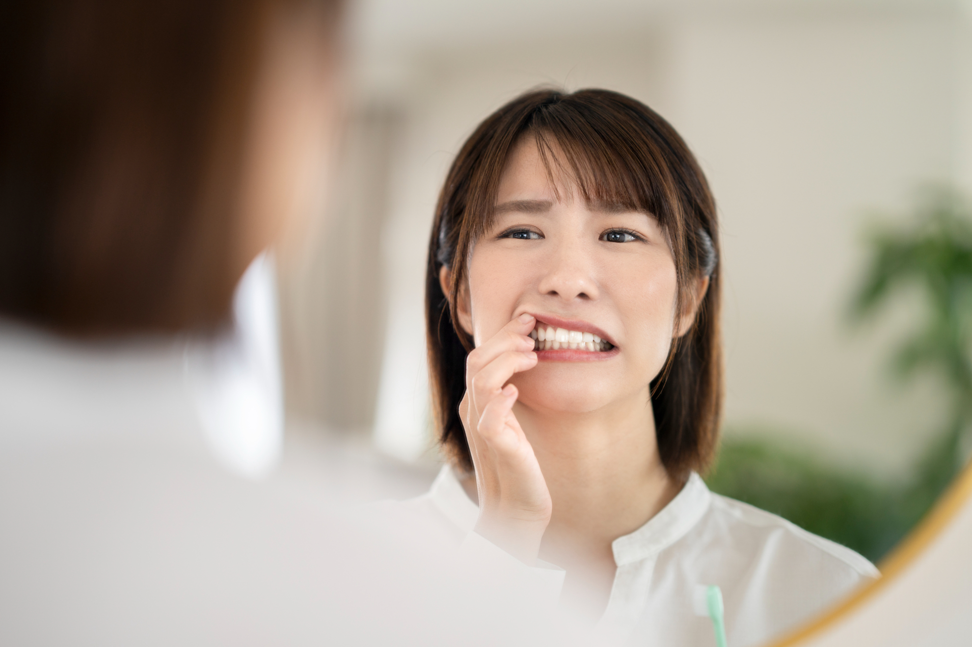 歯がむずむずして噛みたい！噛みたくなる原因とすぐにできる対処法を解説