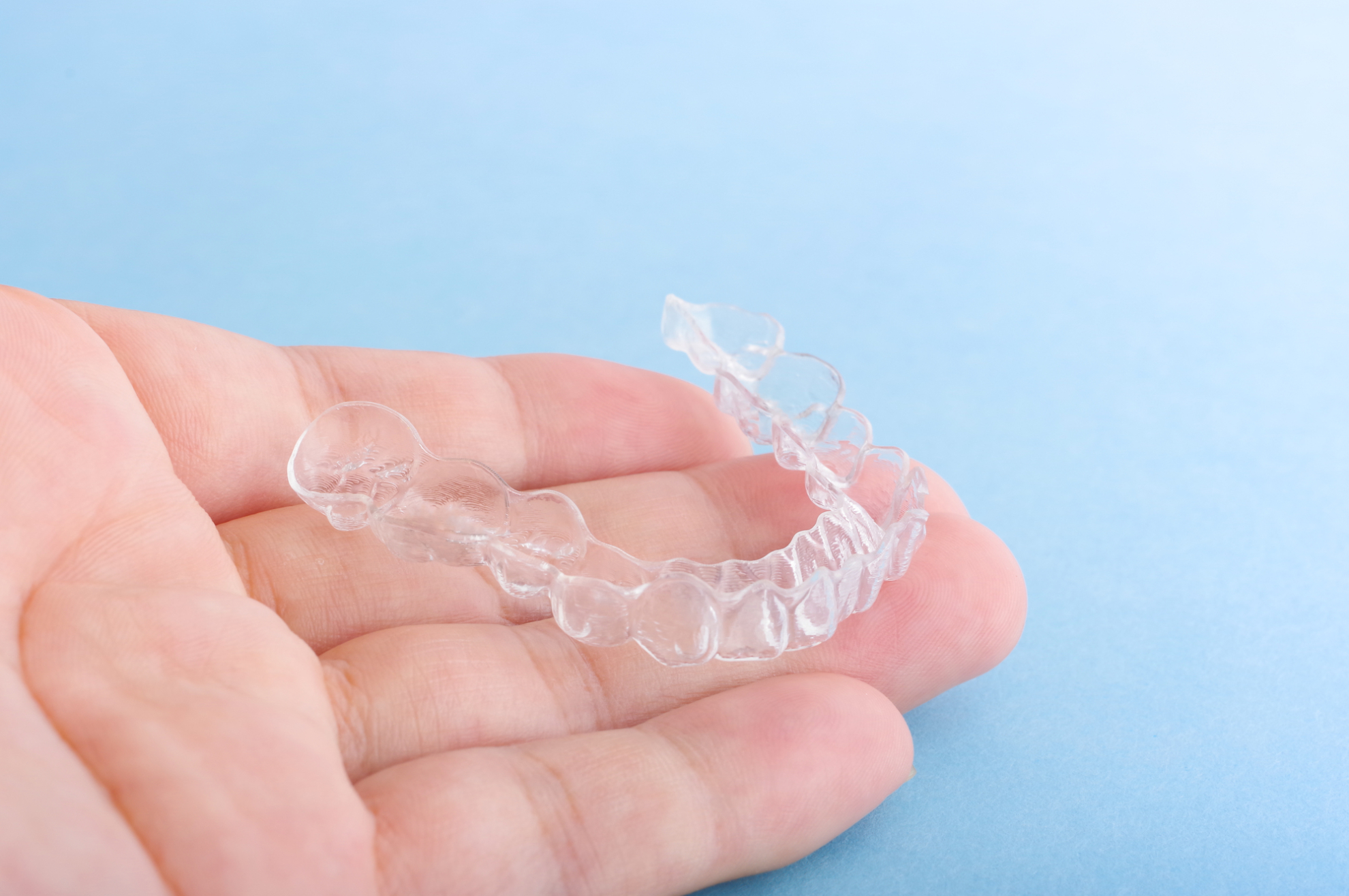 マウスピースで口が乾くのはなぜ？矯正治療中にできる乾燥対策も紹介