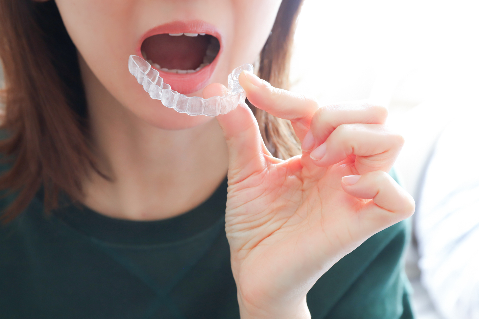 マウスピース矯正は痛い？痛みを感じる要因や対処法を解説