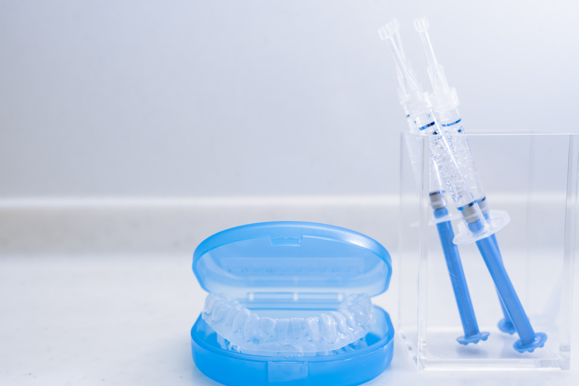 自宅でのホワイトニング用マウスピースの作り方は？市販品と歯科医院製の違いや選び方