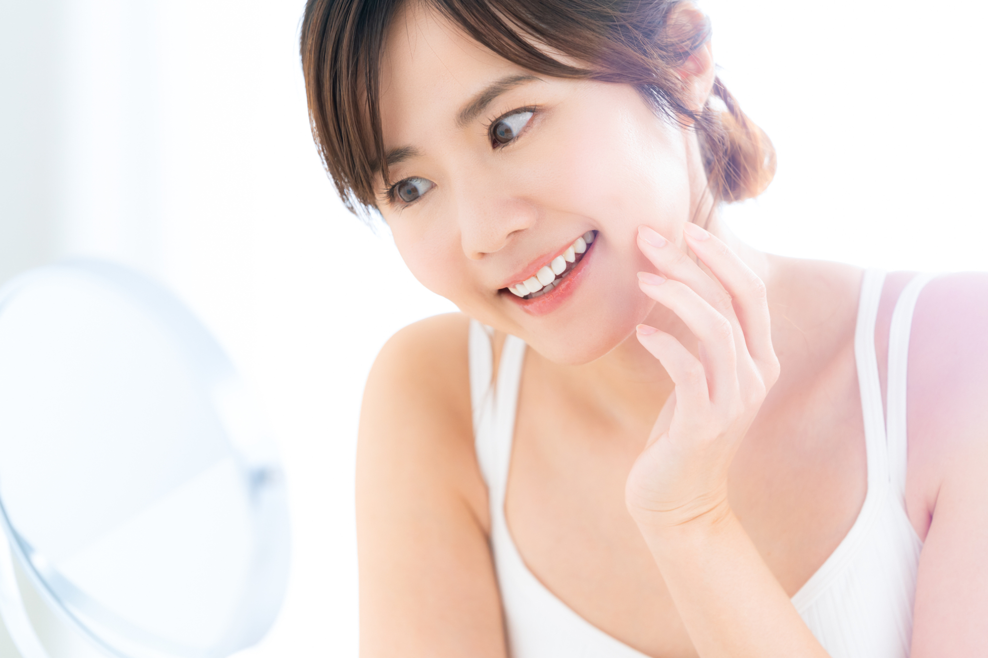 市販のホワイトニングアイテムでも歯は白くなる？種類やメリット・デメリットも解説