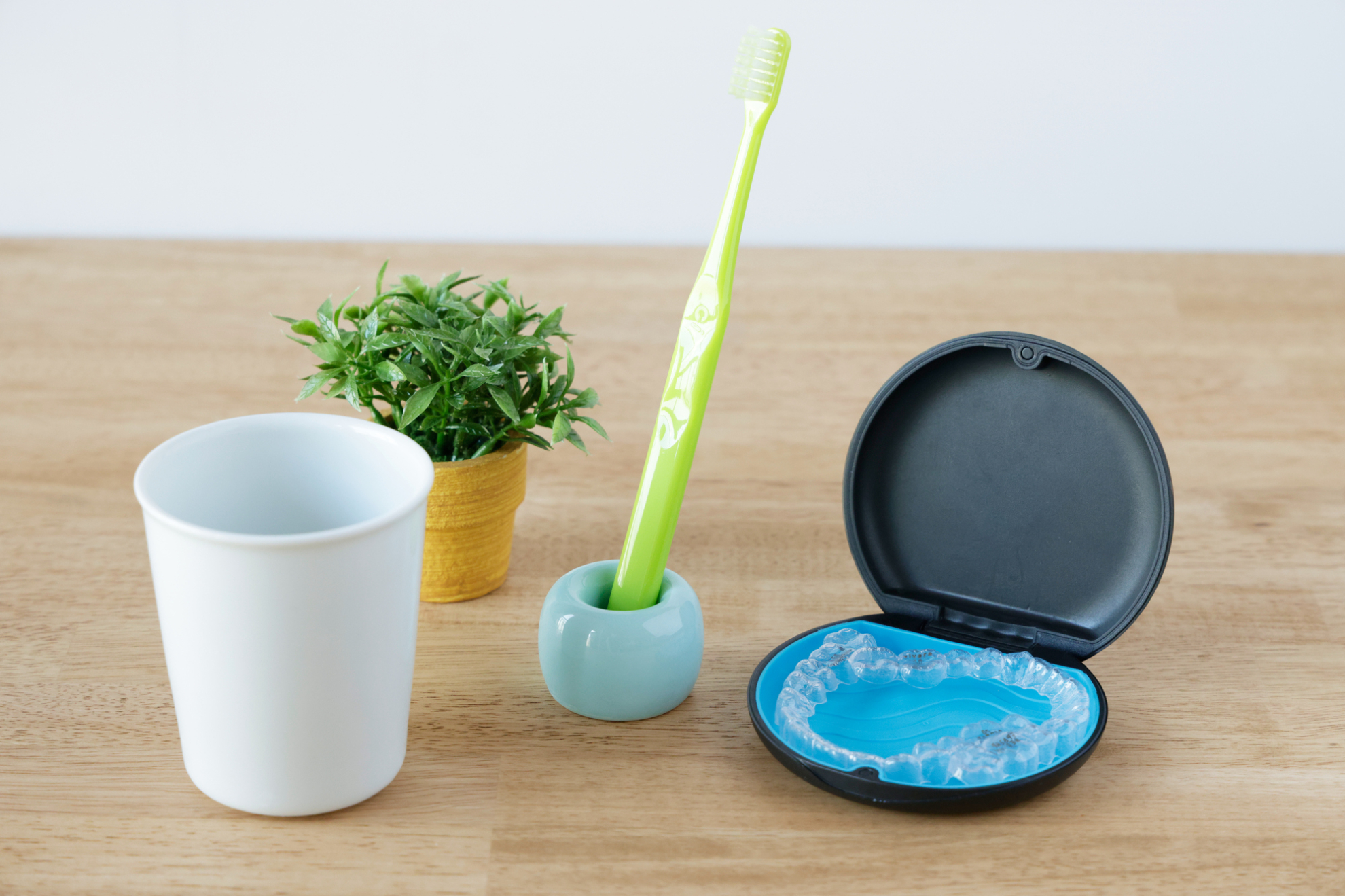 矯正用マウスピースのお手入れ方法｜洗い方や頻度、NGケアも解説