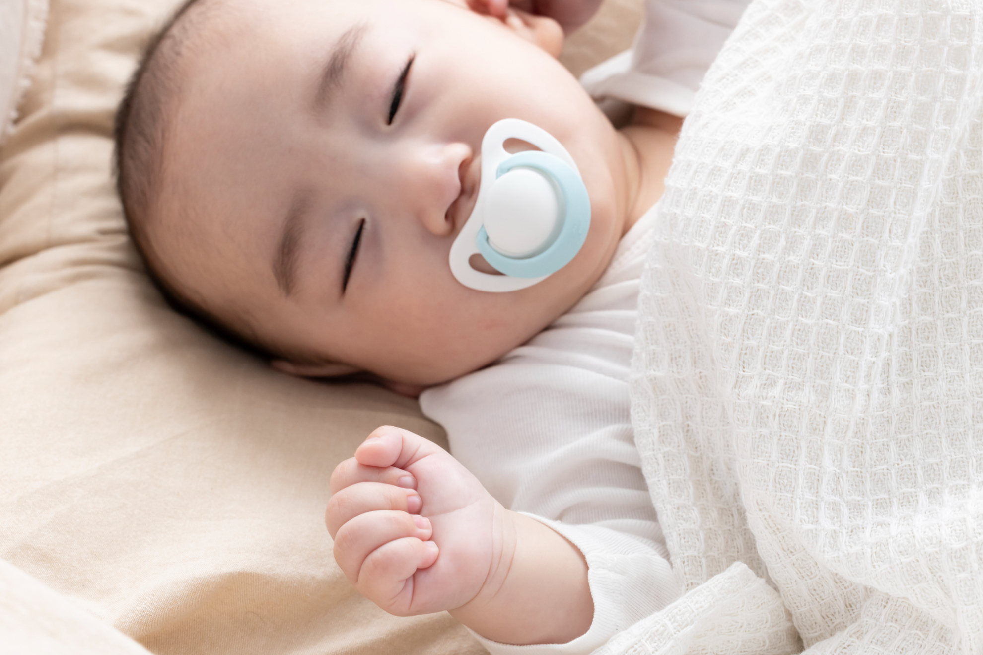 おしゃぶりが歯並びに与える影響は？正しい使い方・やめ方を紹介