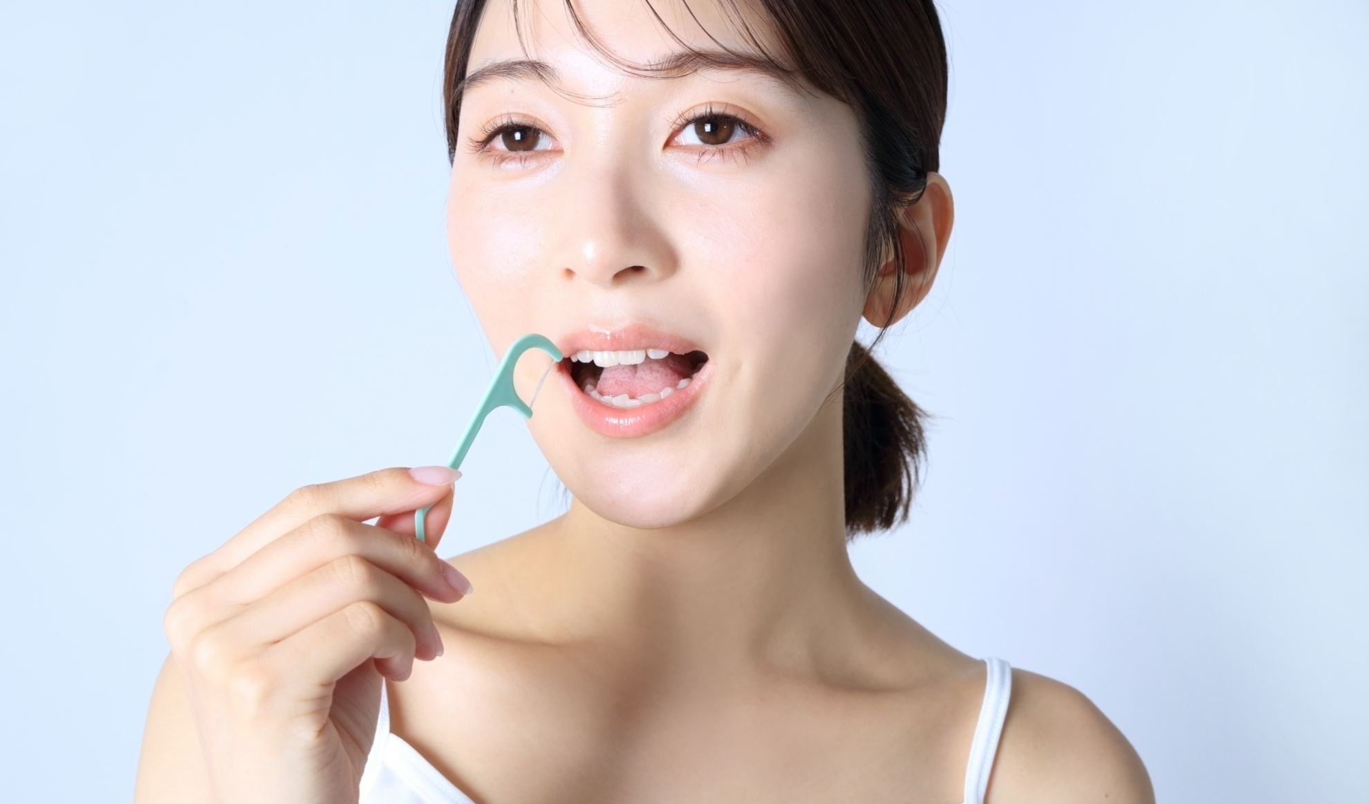 歯列矯正中のフロスの選び方と使い方は？発生しやすいトラブルも解説